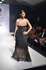 Model walk the ramp for Sonakshi Raaj Talent Box show at Lakme Fashion Week Day 2 on 4th Aug 2012 (35).JPG